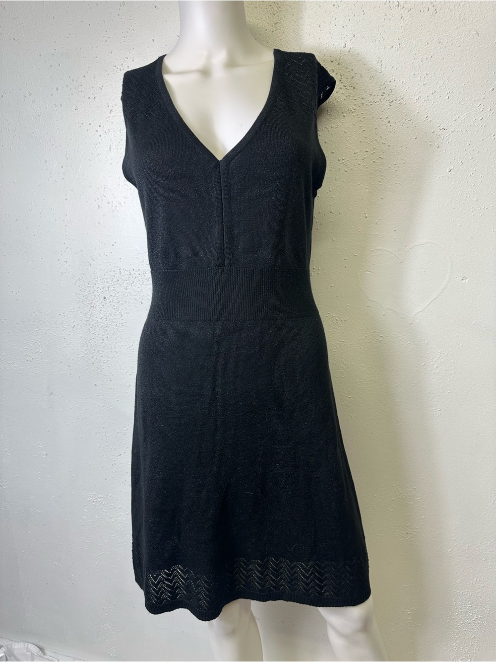 NWT APT 9 BRAND SIZE MEDIUM BLACK SLEEVELESS SWEATER DRESS